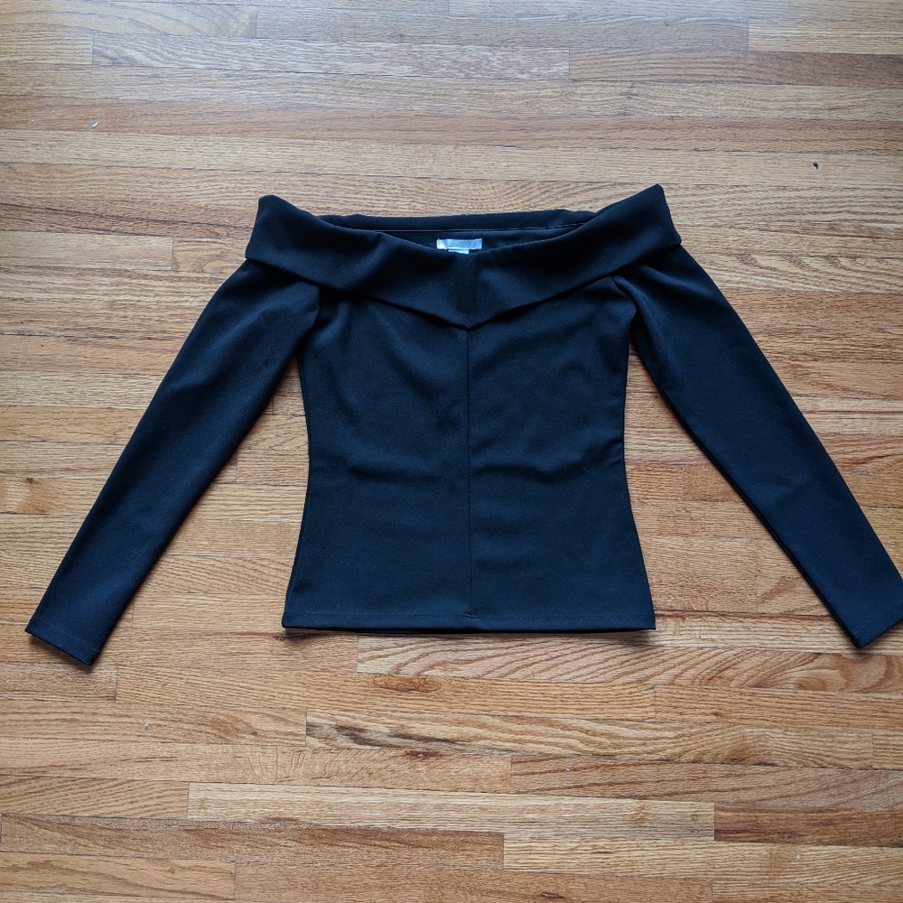 💚 3/$30 NWT H&M off the shoulder top